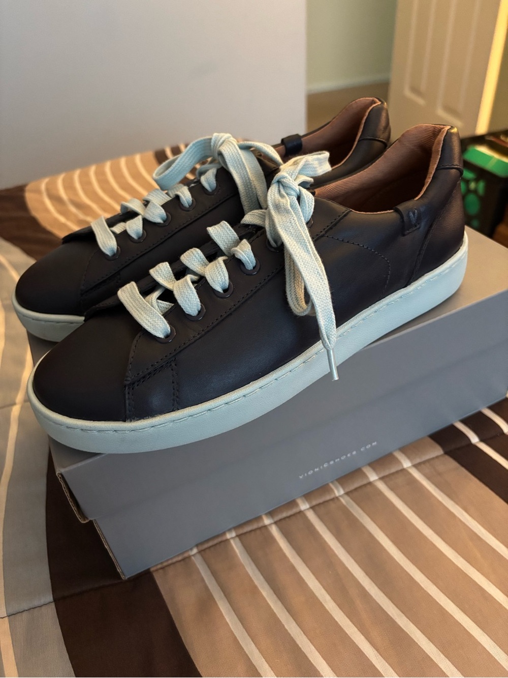 Vionic Navy Blue with light blue Trim and Laces Leather Sneakers Size 8 - Picture 2 of 5